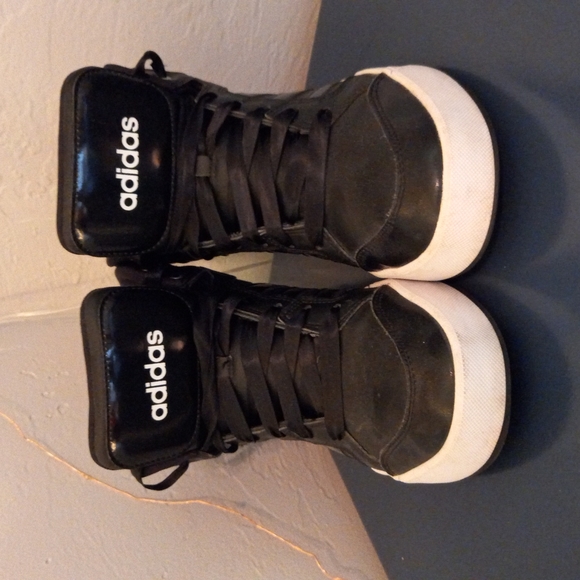 Adidas Women's high top shoe - Picture 2 of 7